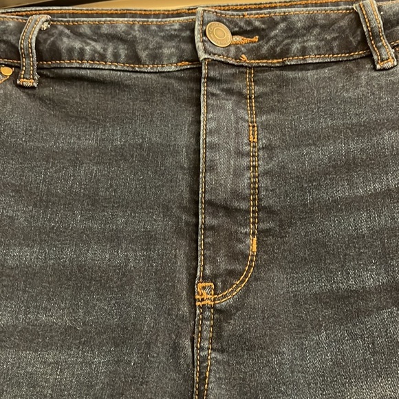 Croft and barrow ladies shorts - Picture 3 of 7